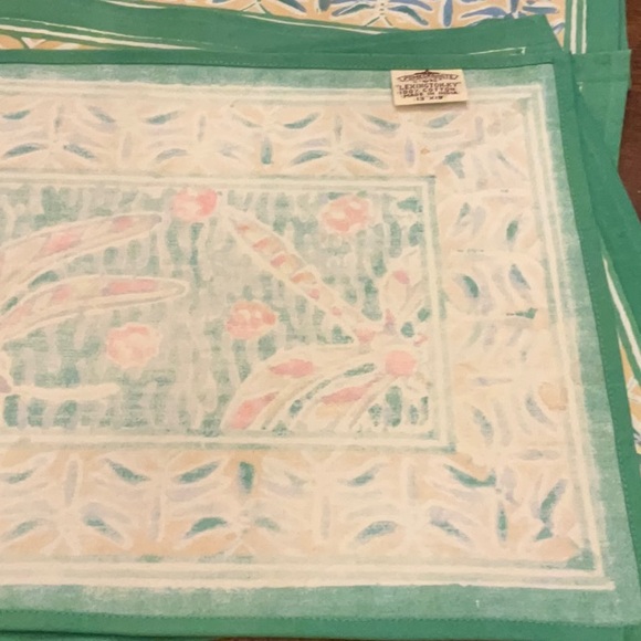 Wonderful hand screened placemats! Set of 6. Beautiful design and colors! Nice - Picture 4 of 7